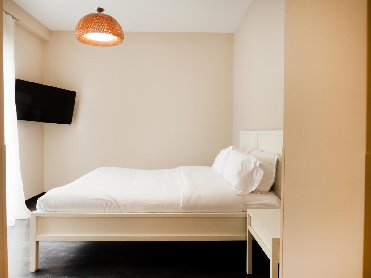 Lake Drive Rooms&Apartments Тирана Екстер'єр фото